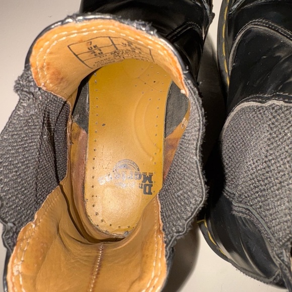 Dr. Martens Black Leather Men's Boots - Picture 7 of 8